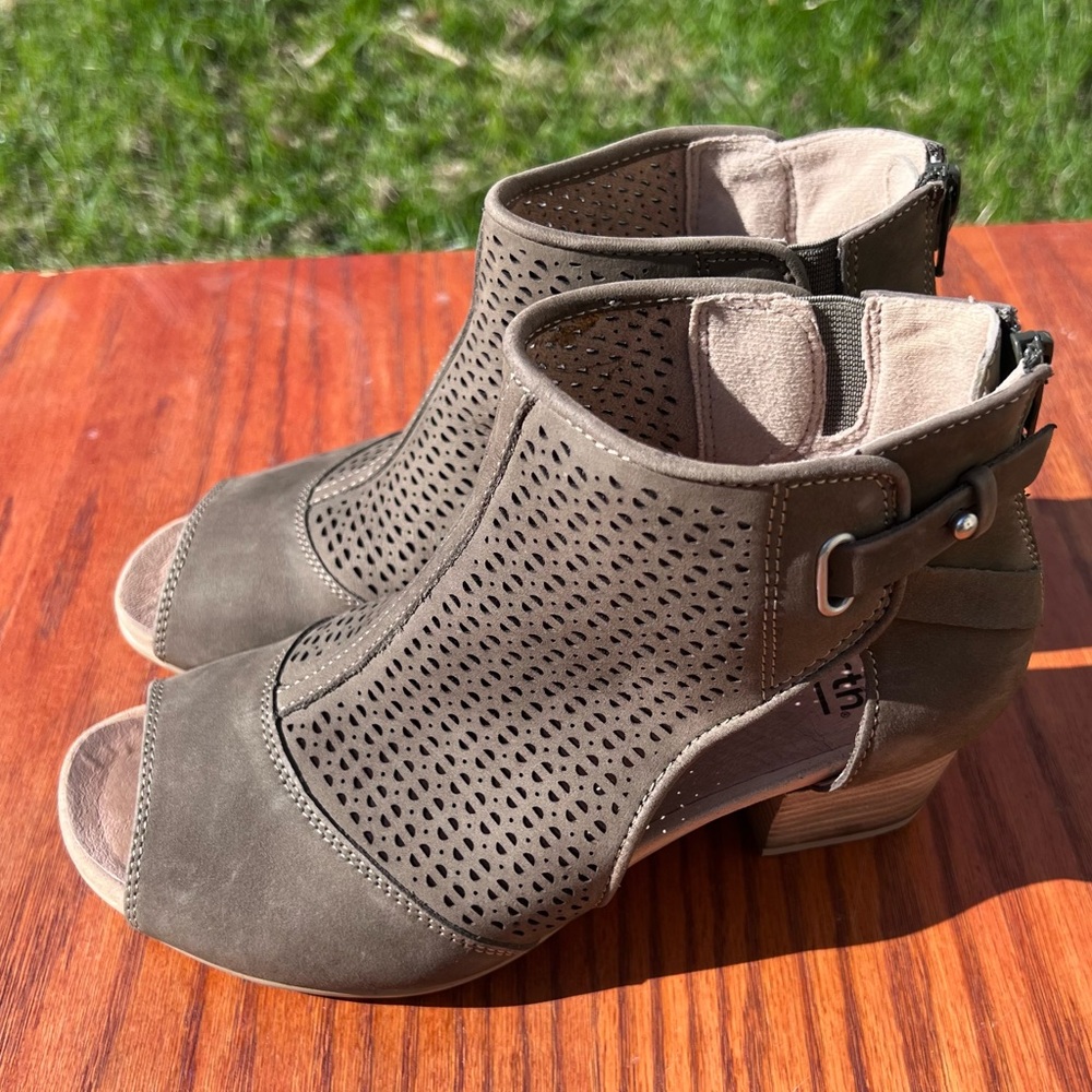 EARTH - Ivy Sahara - Peep Toe Bootie - Wide